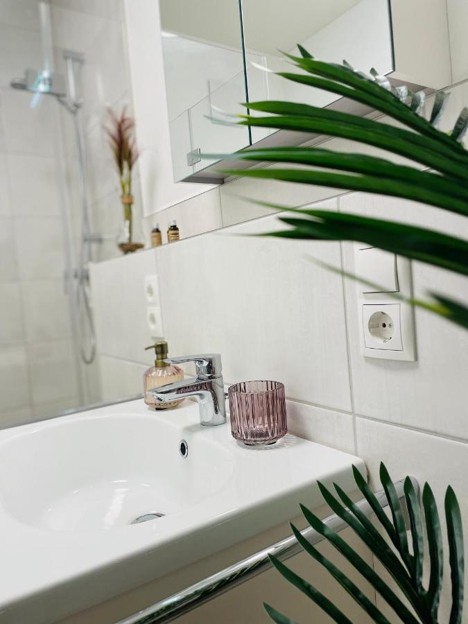 Klassen Stay - Exklusives Apartment Am Hbf - Kueche, Netflix, Kingsizebett Koblenz  Exterior foto